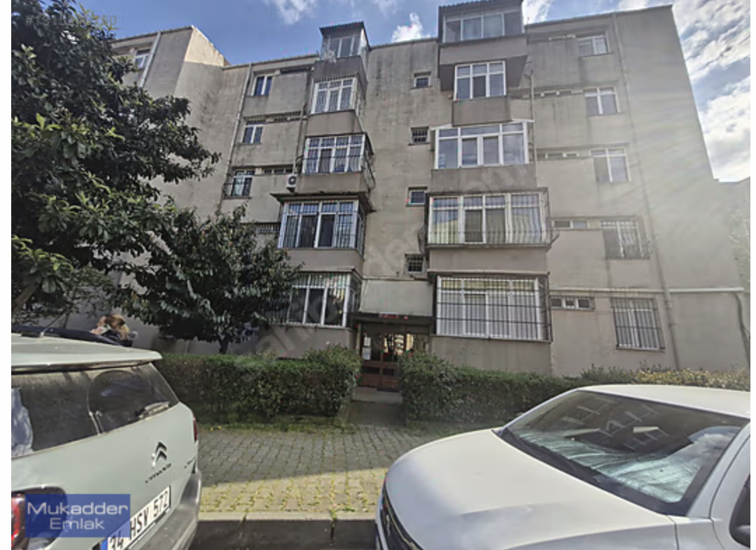 ESENTEPE ASTORIA KARŞISI SUBAYEVLERİNDE OTOPARKLI